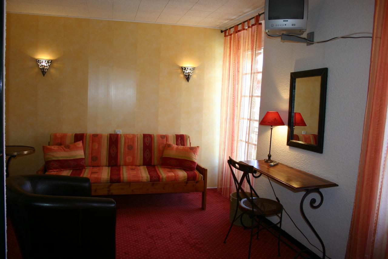 Hotel Le Ponant Pradelles Esterno foto