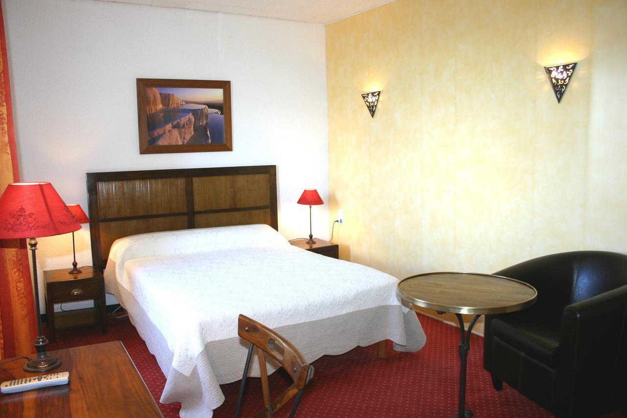 Hotel Le Ponant Pradelles Esterno foto