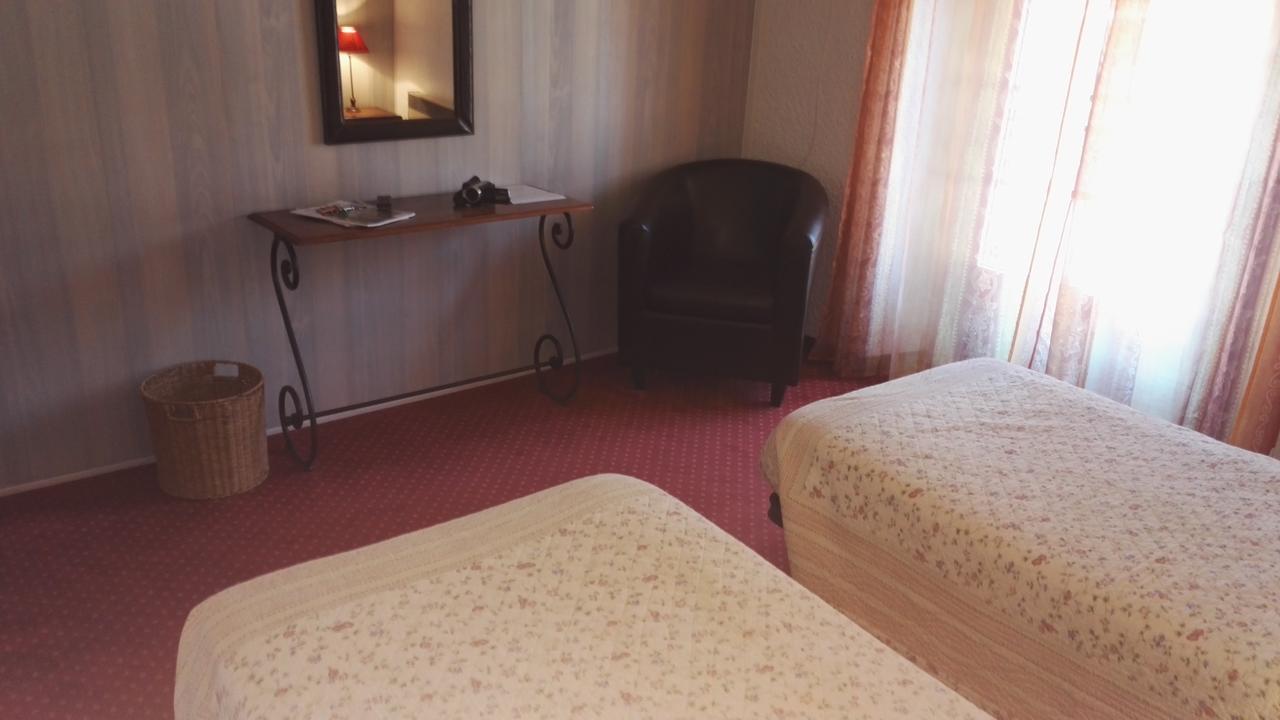 Hotel Le Ponant Pradelles Esterno foto