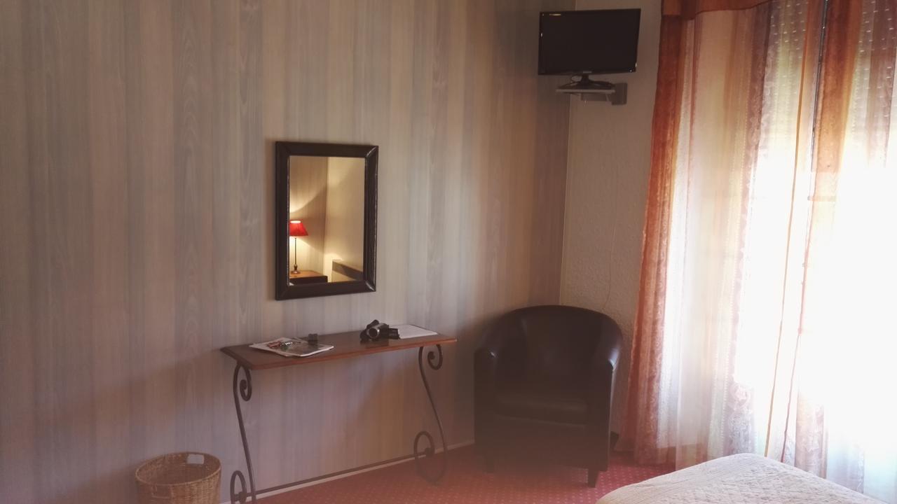 Hotel Le Ponant Pradelles Esterno foto